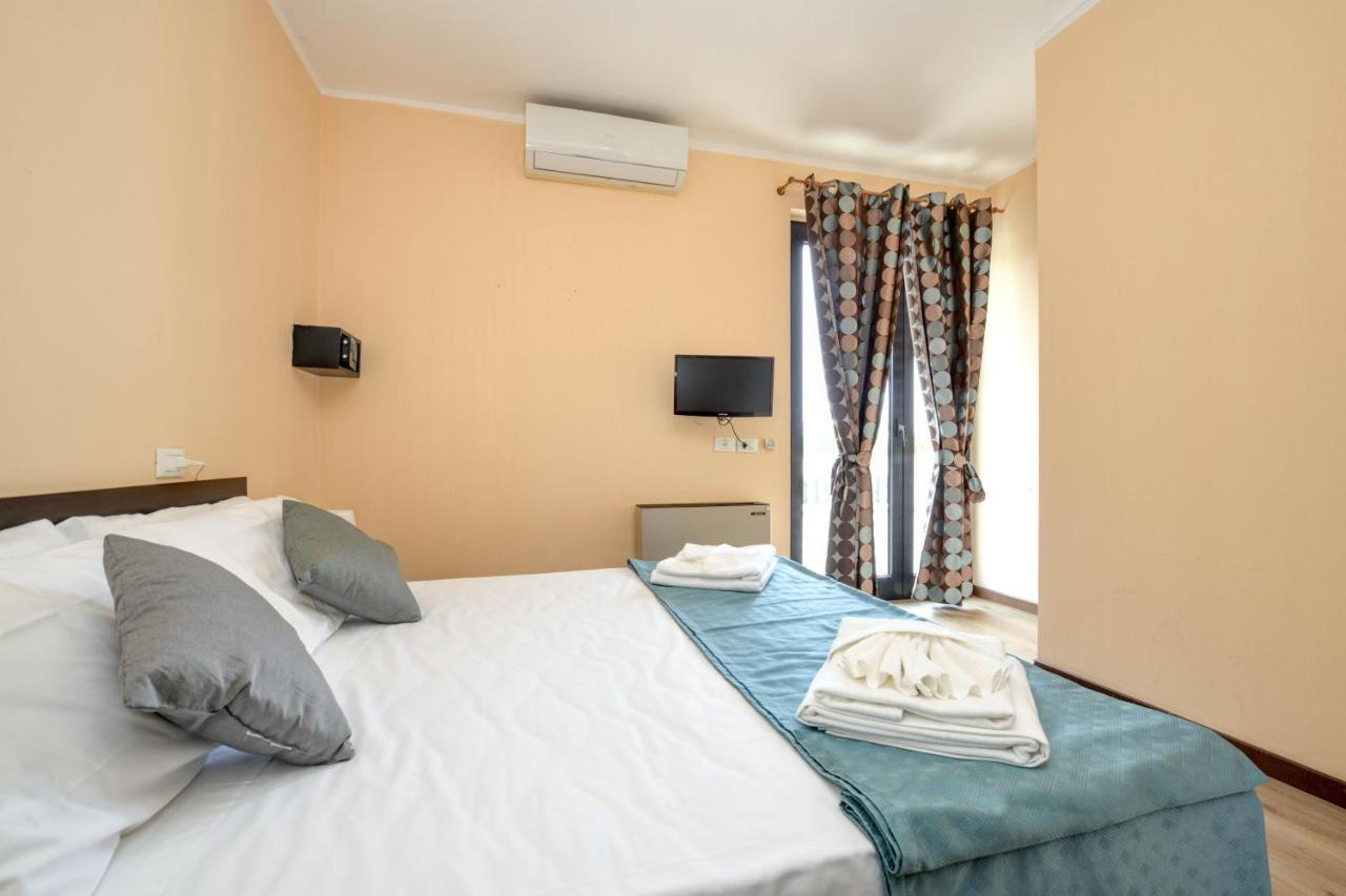 A.G. Holiday Hotel Sirmione Luaran gambar